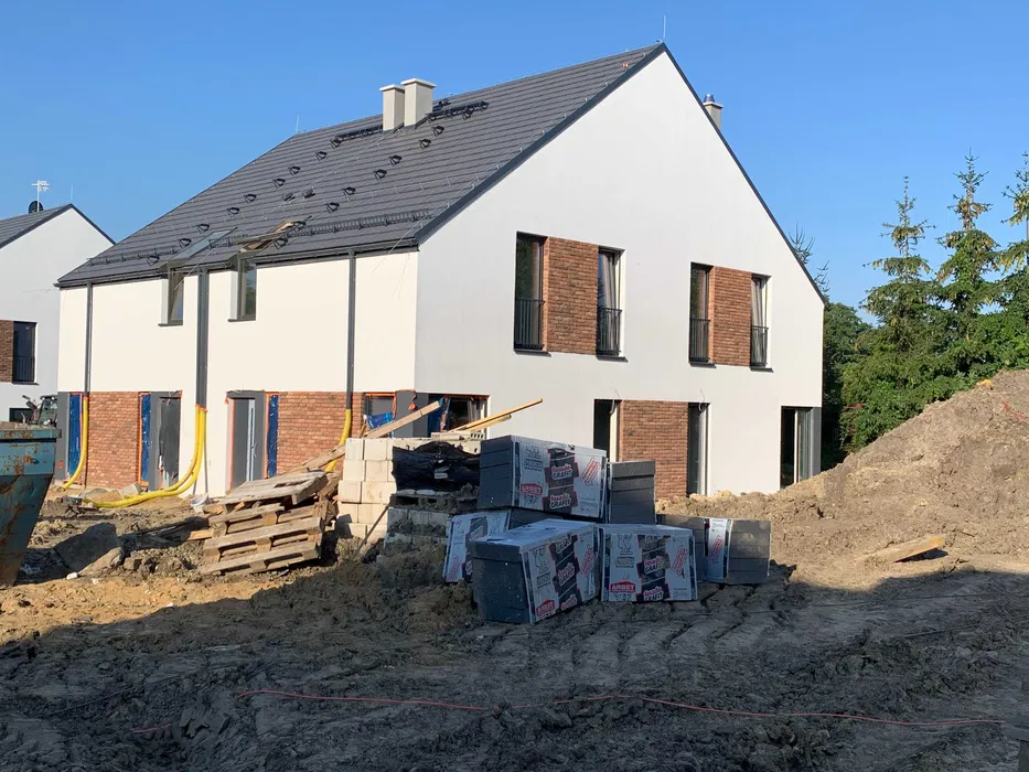 Bodowa domów jedno i wielorodzinnych.