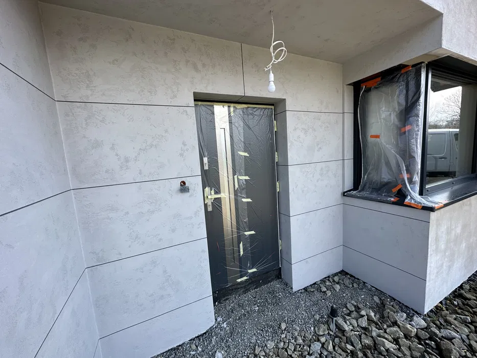 Beton architektoniczny tynki dekoracyjne elewacja stiuk mikrocement