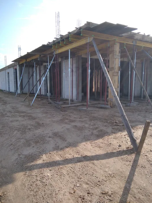 Szalunki stropowe podpory deski dzwigary