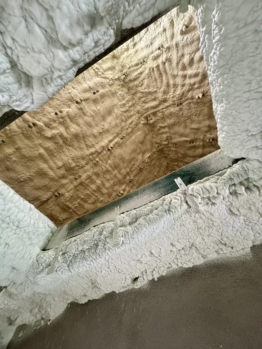 Izolacja natryskowa pianą Pur ocueplenie poddazy