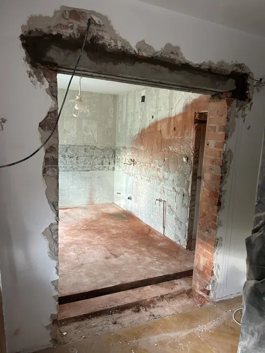 wiercenie w betonie wycinanie otworów pod drzwi montaż nadproży kucie
