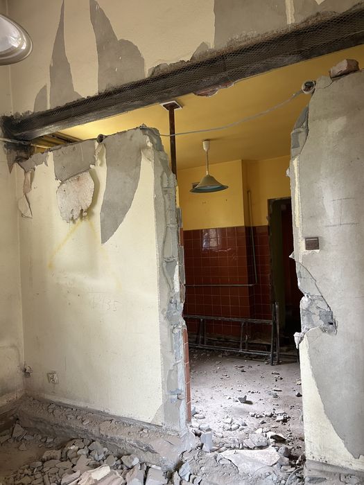 wiercenie w betonie wycinanie otworów pod drzwi montaż nadproży kucie