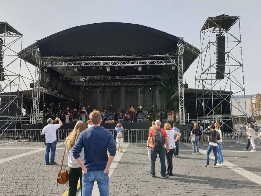 Wynajem rusztowań elewacyjnych, fasadowych, modułowych oraz przejezdny