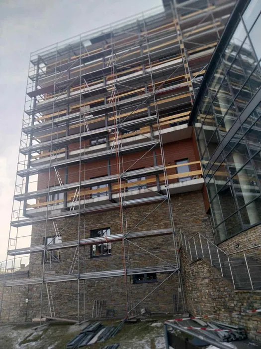 Wynajem sprzedaż rusztowań, osuszaczy, drabin dekarskich itd