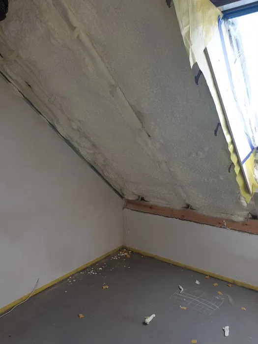Natryskowe izolacje pianą PUR ocieplenia poddasza pianką poliuretanowa