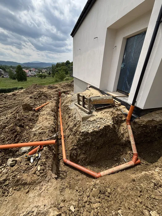 Drenaże opaski domu ocieplenie fundamentow kanalizacje deszczowe ryny