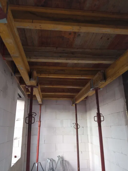 Wynajem wypożyczalnia szalunków stropowych, szalunki stropowe, stemple