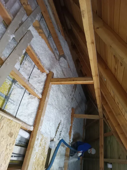 Docieplenia Poddaszy Metodą Wdmuchiwania Celuloza KNAUF SUPAFIL PIANA