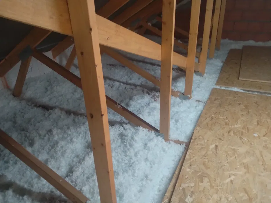 Docieplenia Poddaszy Metodą Wdmuchiwania Celuloza KNAUF SUPAFIL PIANA