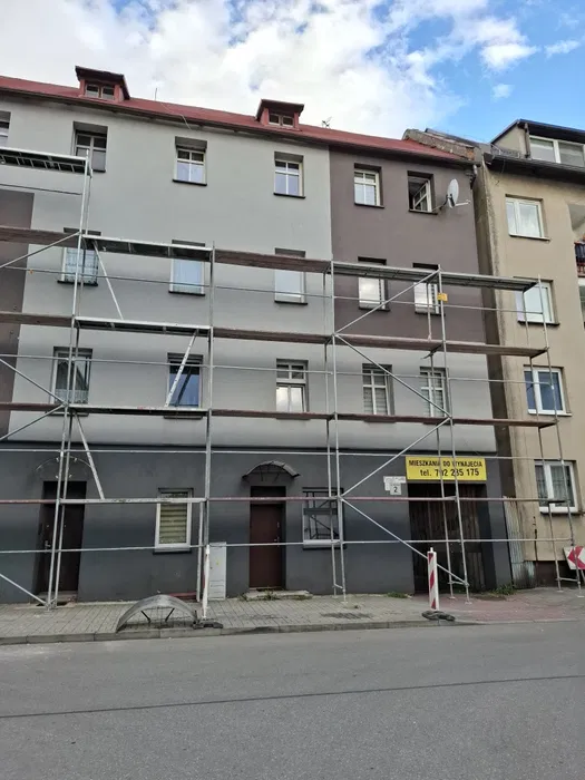 Wynajem rusztowania elewacyjnego plettac transport montaż