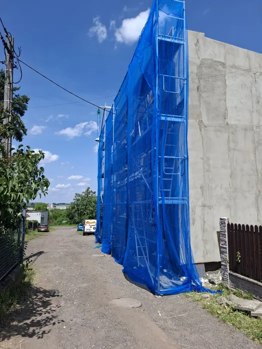 Wynajem rusztowania elewacyjnego plettac transport montaż