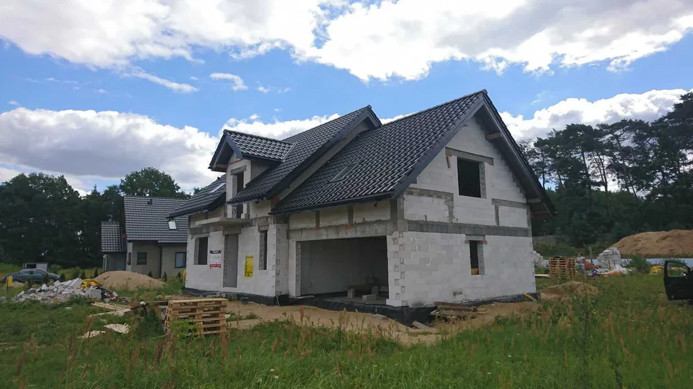 Stany surowe, budowa domów, murowanie, stropy, dachy.
