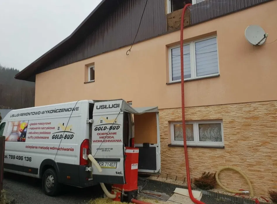 Ocieplanie celulozą, uzupełnienie izolacji, naprawa ociepleń po kunach