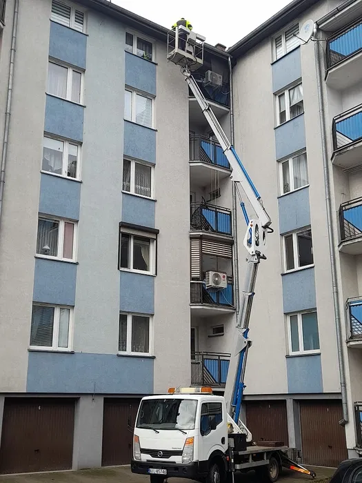 Usługi dekarskie. Usługi Podnosnikiem Koszowym