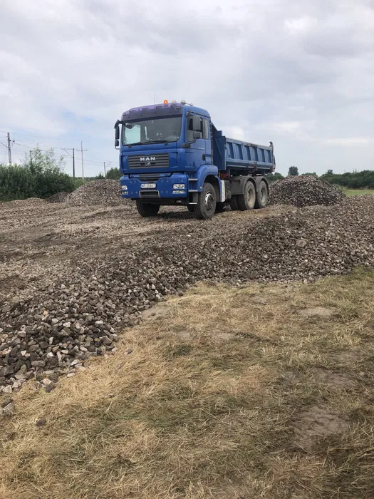 Piach, ziemia ogrodowa, kruszywo, żwir, szlaka