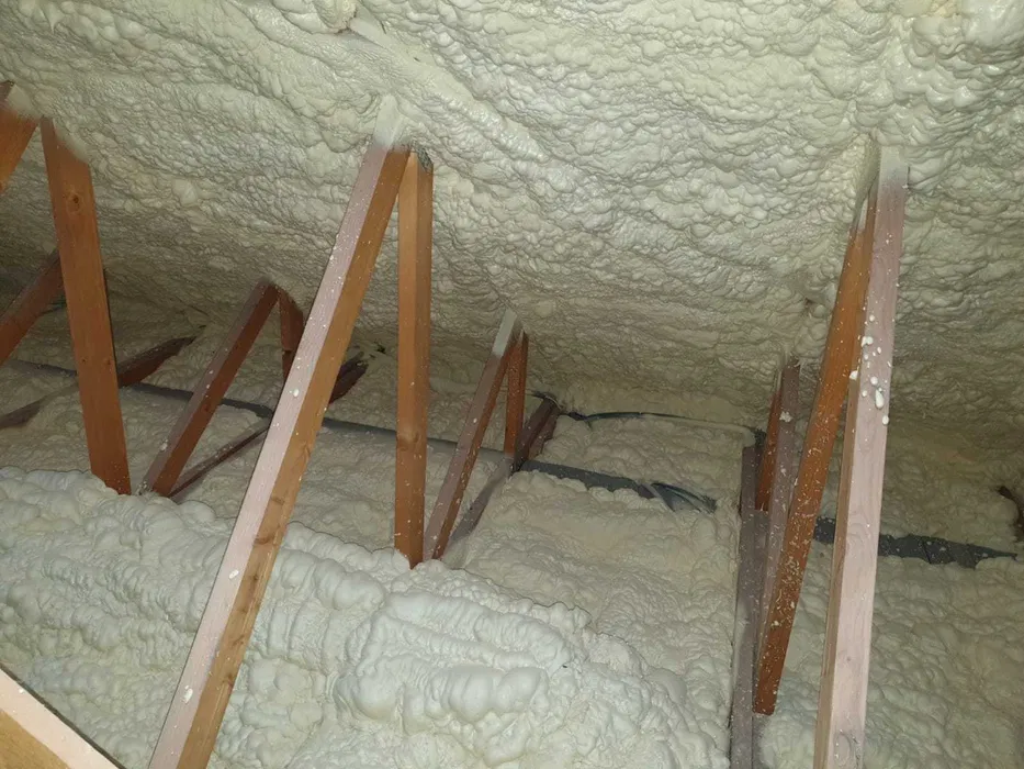 tanie docieplenie stropów, poddaszy pianą PUR