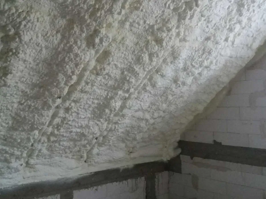 tanie docieplenie stropów, poddaszy pianą PUR