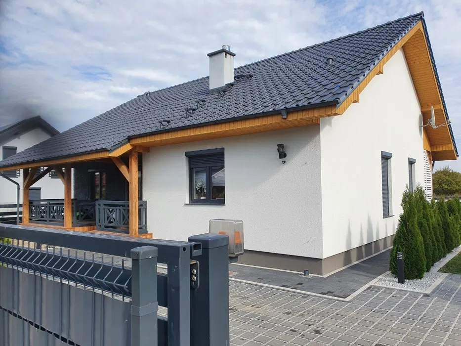 Ocieplanie budynków Tynkowanie elewacji metodą natryskową