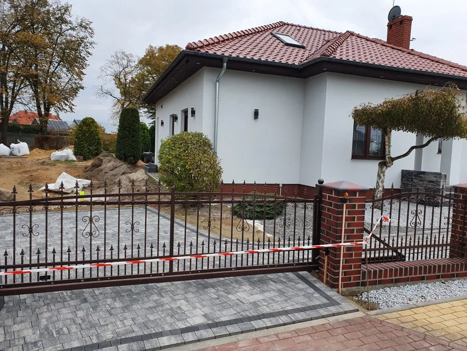 Ocieplanie budynków Tynkowanie elewacji metodą natryskową