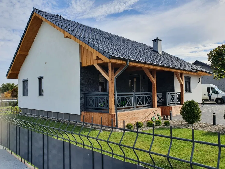 Ocieplanie budynków Tynkowanie elewacji metodą natryskową