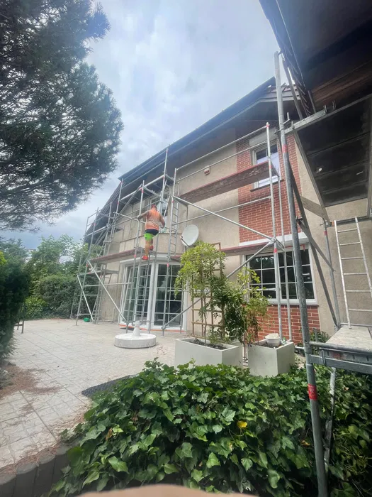 Wynajem rusztowania elewacyjne