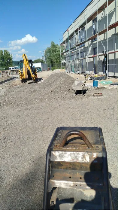 Budowa dróg dojazdowych , utwardzanie