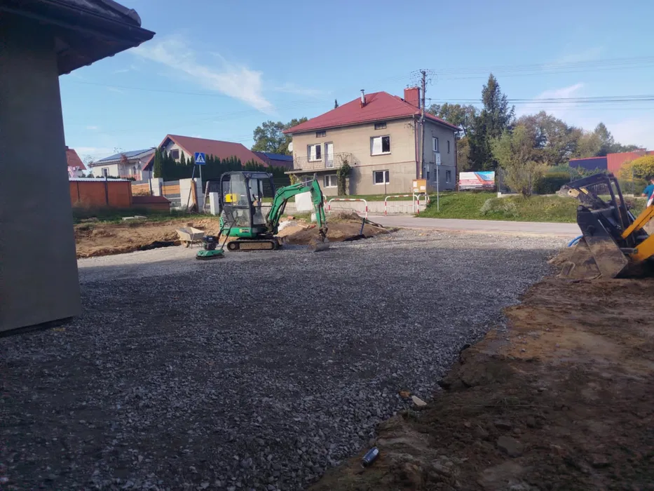 Budowa dróg dojazdowych , utwardzanie