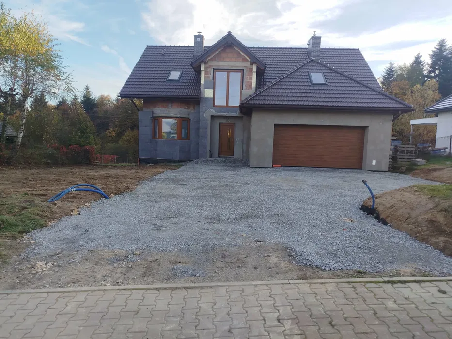 Budowa dróg dojazdowych , utwardzanie