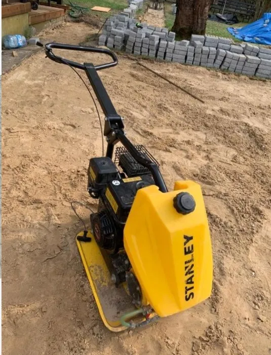 Rusztowania aluminiowe jezdne i przejezdne wypożyczalnia wynajem DIN