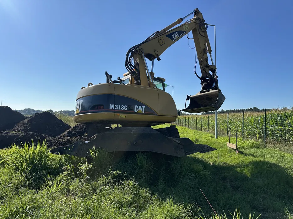 Uslugi budowlane , prace ziemne ,konstrukcje żelbetowe ,