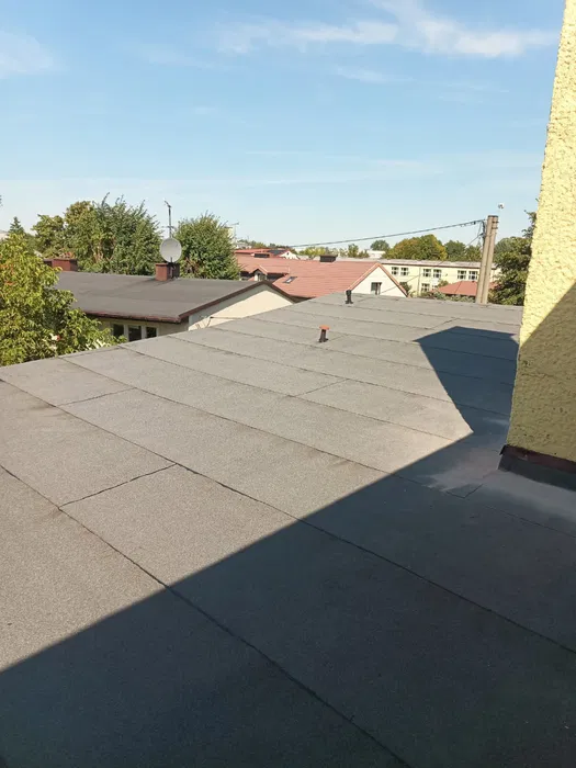 Dekarz, uslugi dekarskie , montaz papy termozgrzewalnej, dachy plaskie