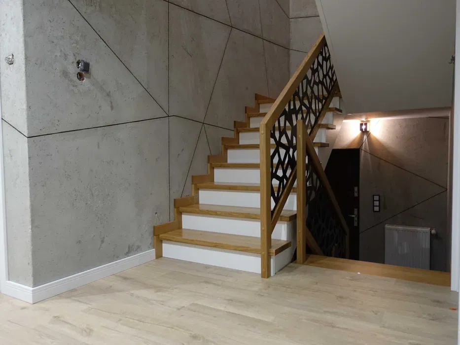 Schody drewniane dębowe wewnętrzne schody na beton dywanowe