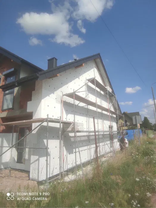 Wynajem rusztowań elewacyjne plettac