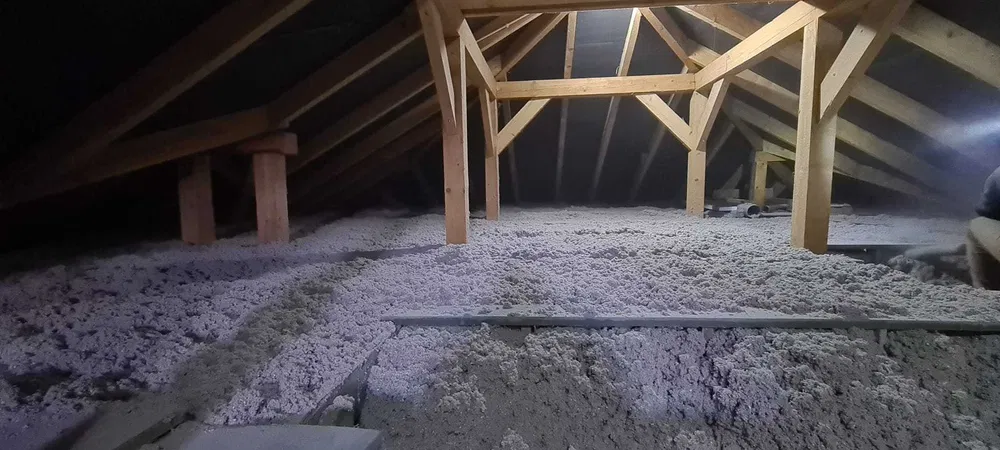 Docieplenia pianką PUR izolacje CELULOZĄ poddasza stropu TERMOWIZJA
