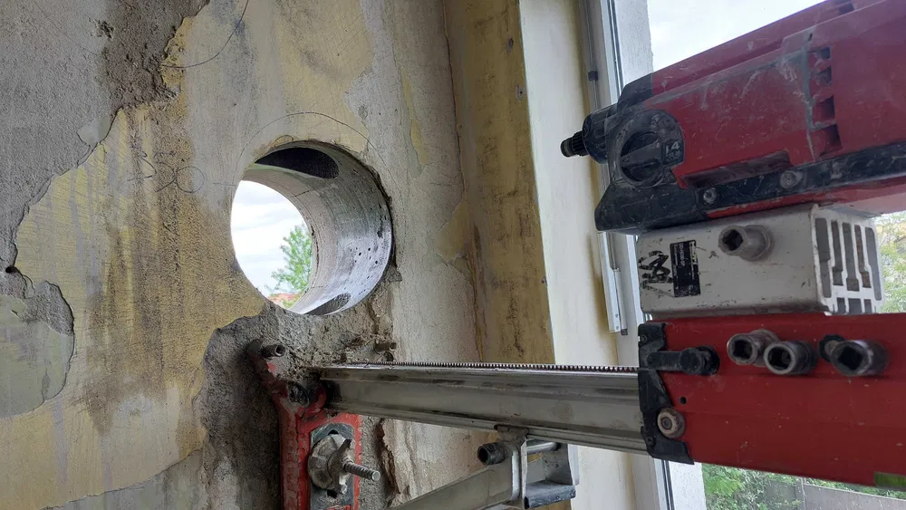 wiercenie otworów w betonie, cięcie ścian, kucie, wyburzanie