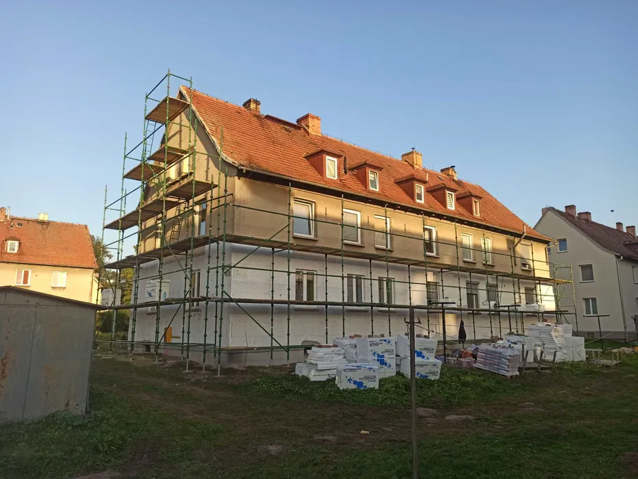 wynajem rusztowań elewacyjnych choinkowych TANIO rusztowanie