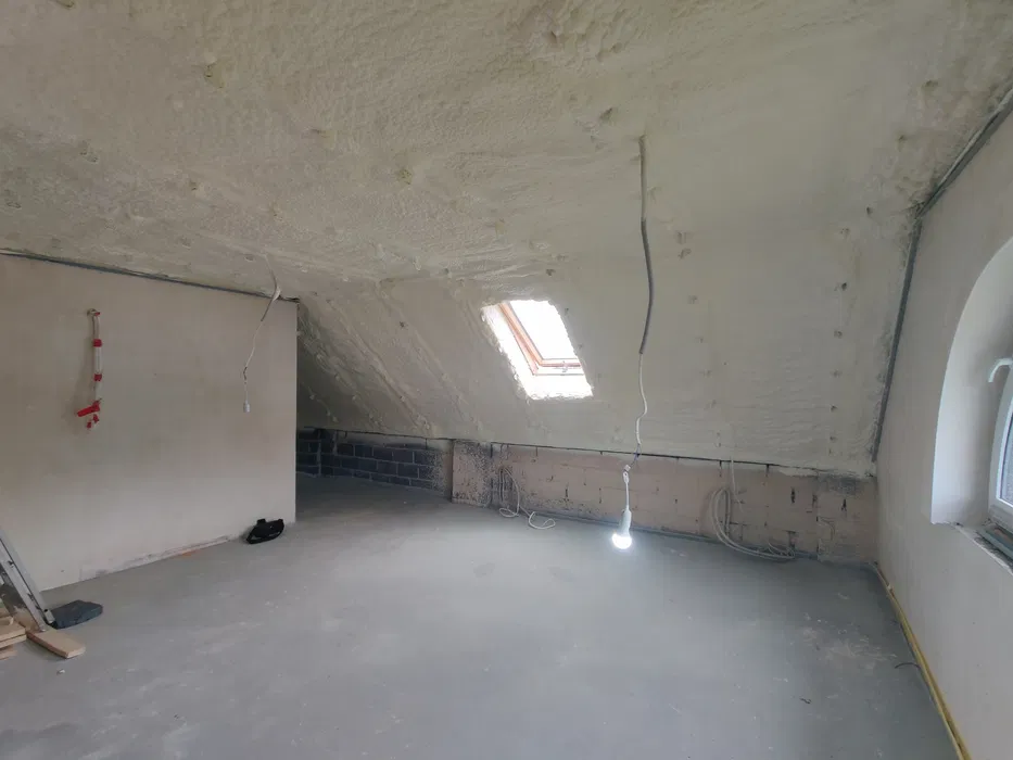 Izolacja Pianą PUR Poddasza Fundamenty Hale