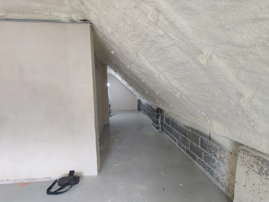 Izolacja Pianą PUR Poddasza Fundamenty Hale