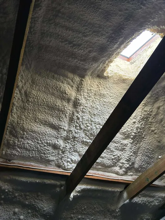 Ocieplenie Ocieplanie Termoizolacje pianą Pianka PUR Izolacja poddasza