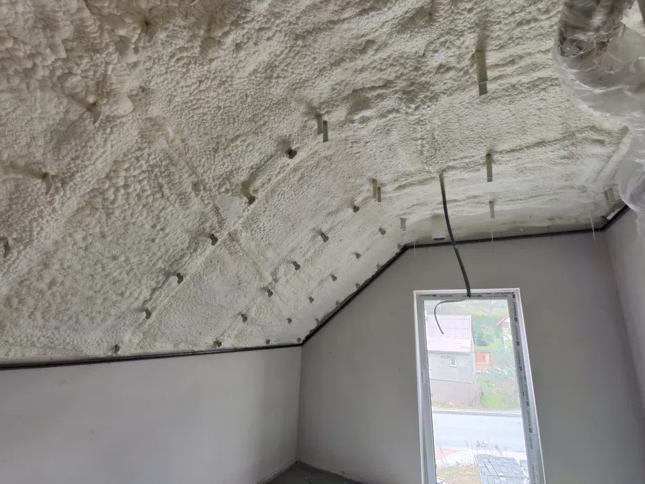 Izolacja Pianą PUR Poddasza/Fundamenty/Hale