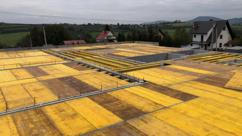 wynajem szalunków płyta trójwarstwowa stemple dźwigar doka