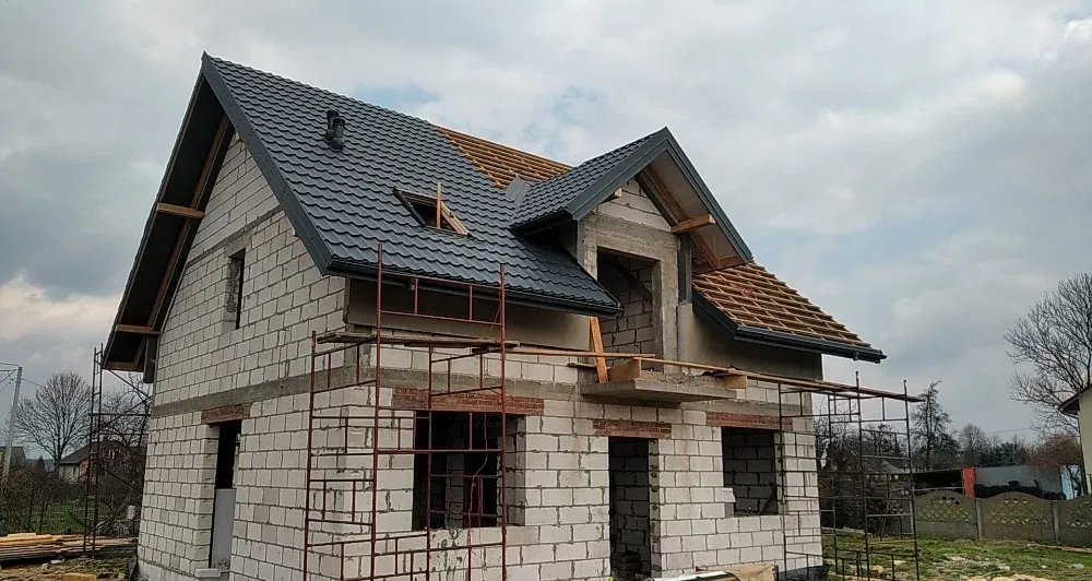 DACHY. Usługi dekarsko-ciesielskie