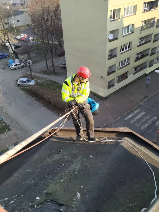 Usługi Dekarskie / Dekarz / Naprawa Mycie Dachów / Czyszczenie rynien