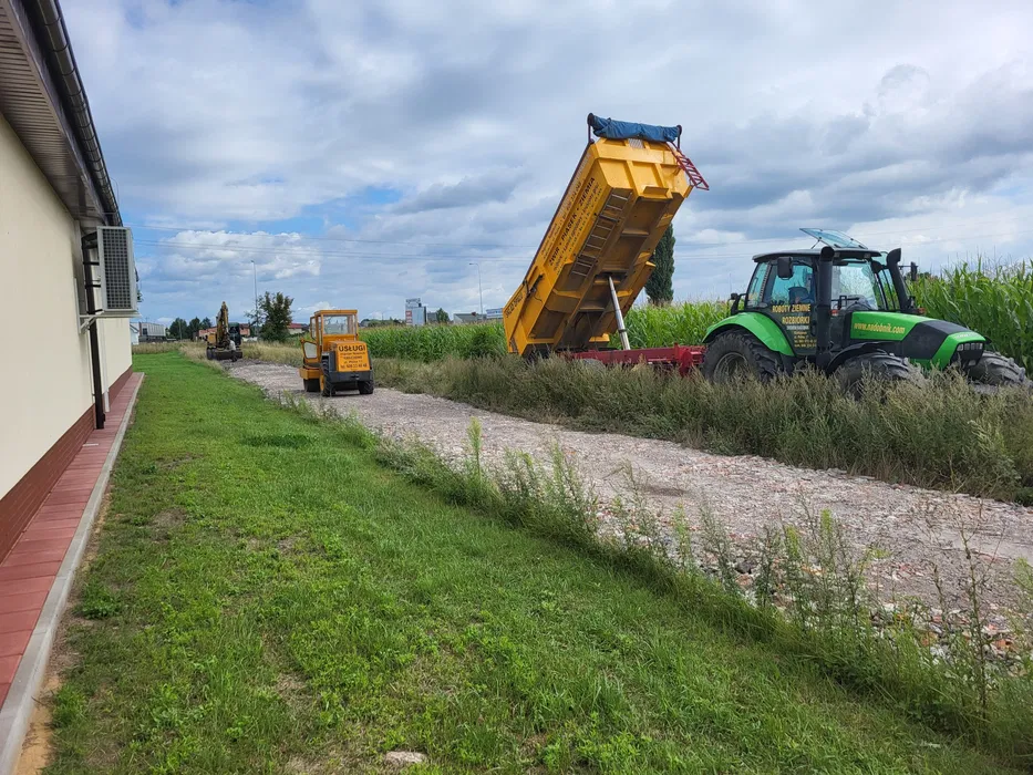 Budowa placów i dróg z kruszyw podjazdy korytowanie kamień