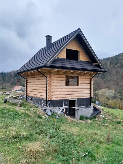 Domek , dom z bali i półbali