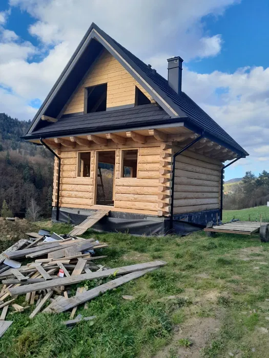 Domek , dom z bali i półbali
