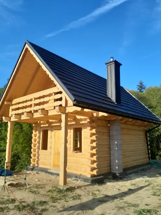 Domek , dom z bali i półbali
