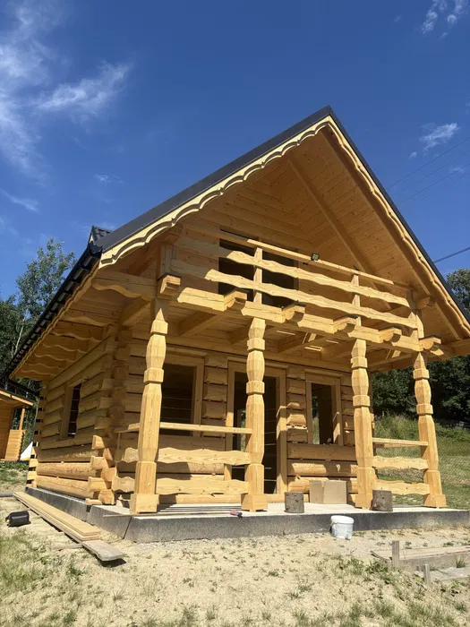 Domek , dom z bali i półbali