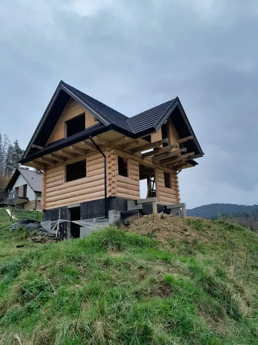 Domek , dom z bali i półbali