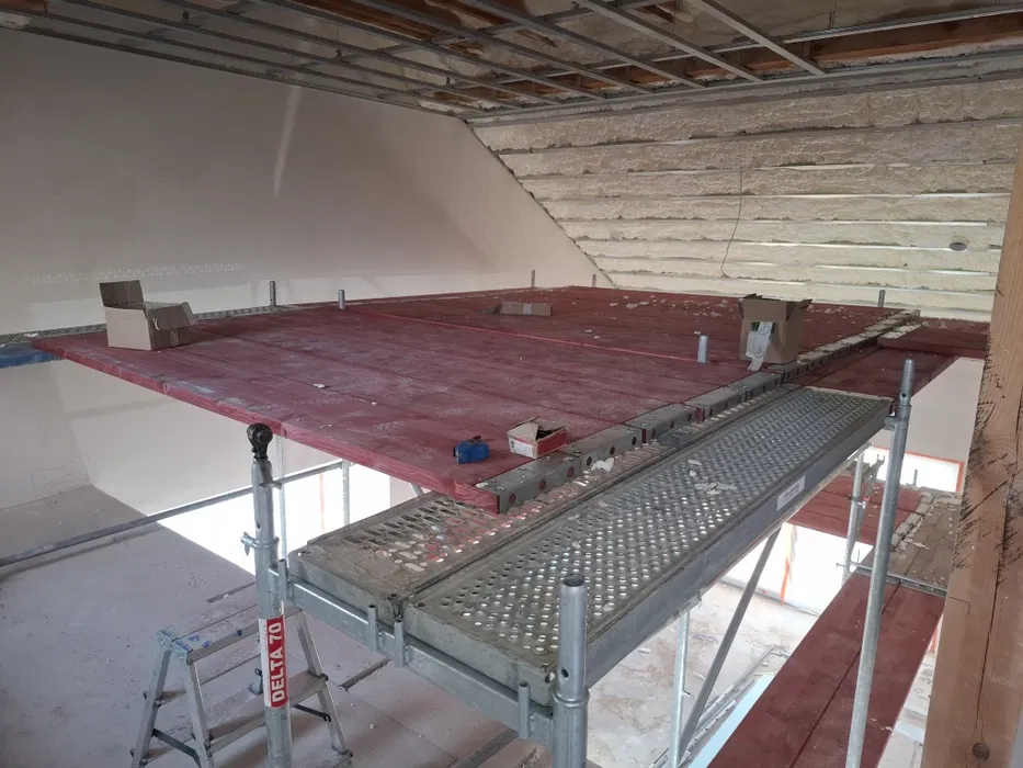 Wynajem rusztowania fasadowe plettac ramowe